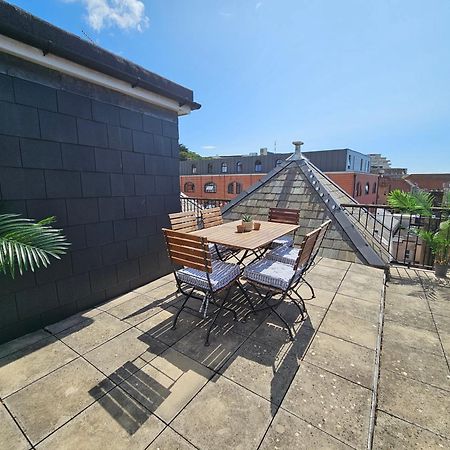 Cityscape Haven: 1 Bedroom Apartment With Terrace And City View Bournemouth Kültér fotó