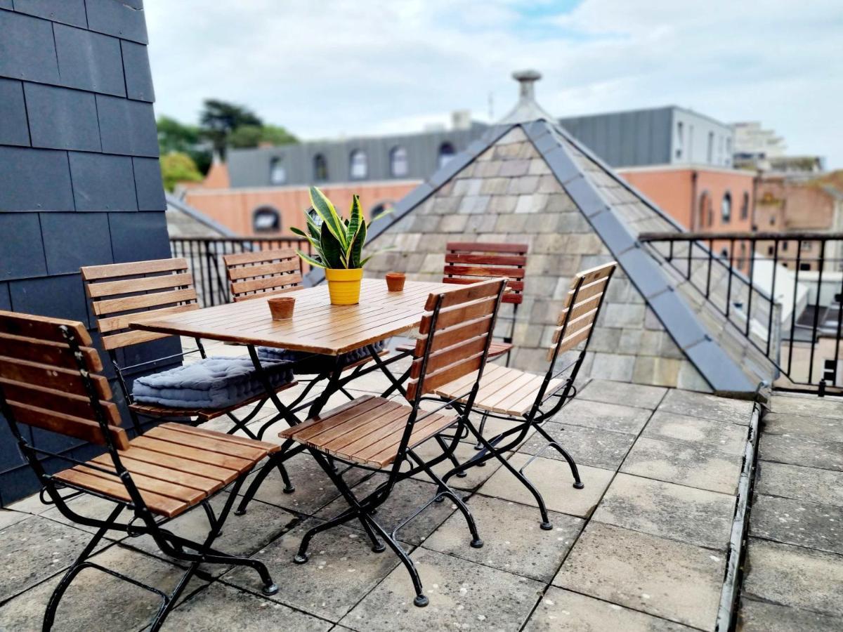 Cityscape Haven: 1 Bedroom Apartment With Terrace And City View Bournemouth Kültér fotó