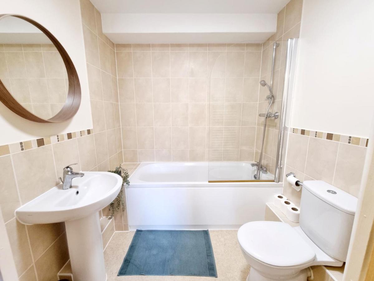 Cityscape Haven: 1 Bedroom Apartment With Terrace And City View Bournemouth Kültér fotó