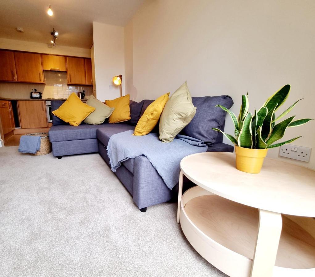 Cityscape Haven: 1 Bedroom Apartment With Terrace And City View Bournemouth Kültér fotó