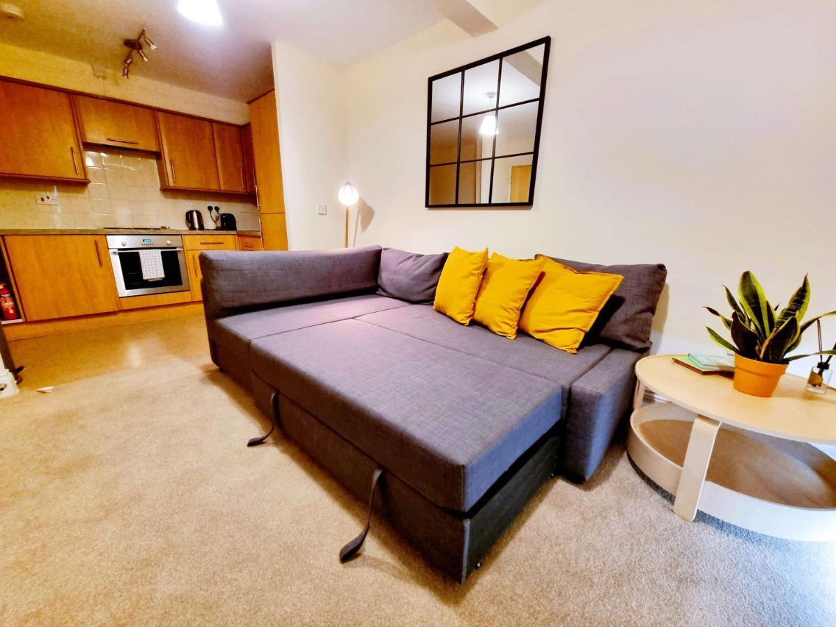 Cityscape Haven: 1 Bedroom Apartment With Terrace And City View Bournemouth Kültér fotó