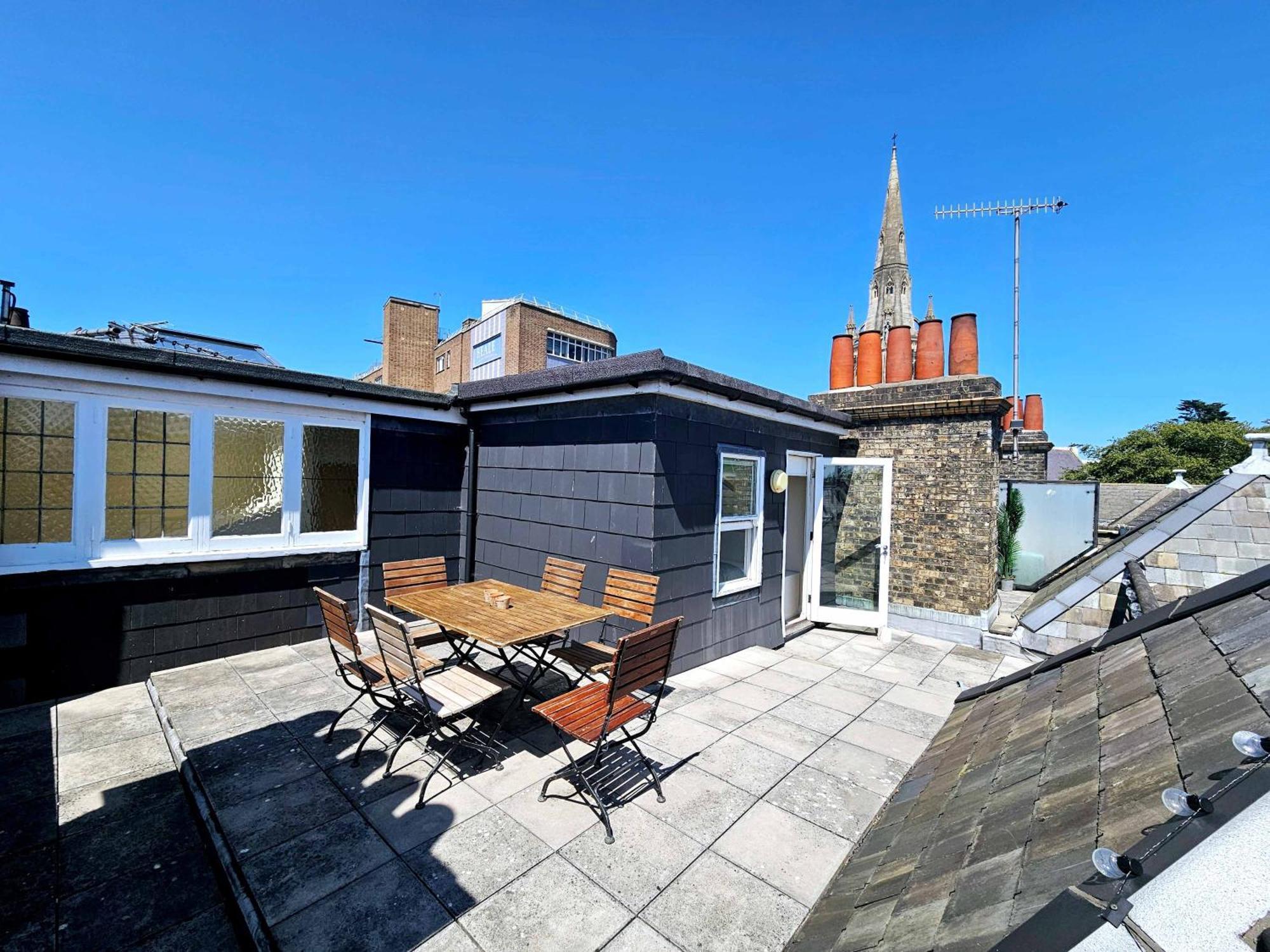 Cityscape Haven: 1 Bedroom Apartment With Terrace And City View Bournemouth Kültér fotó