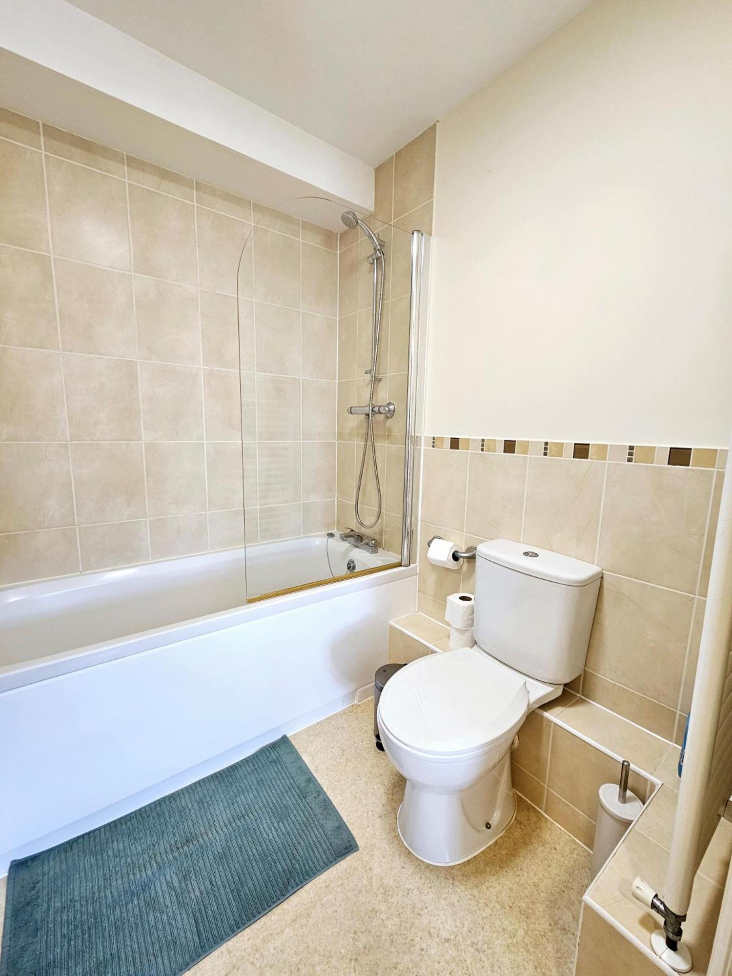 Cityscape Haven: 1 Bedroom Apartment With Terrace And City View Bournemouth Kültér fotó